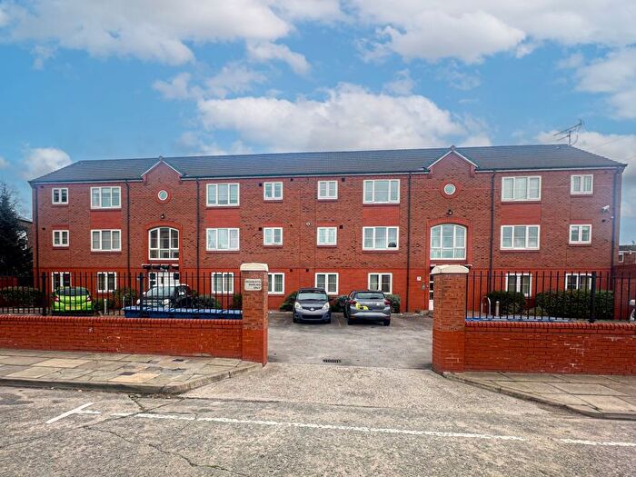 2 Bedroom Flat For Sale In Pitville Road, Mossley Hill, Liverpool, L18