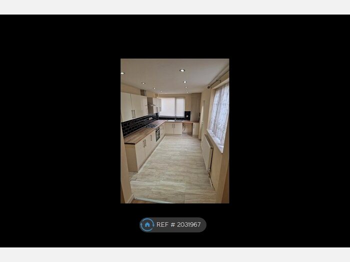 5 Bedroom Semi-Detached House To Rent In Walton On The Naze, Essex, CO14