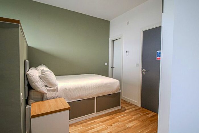 Studio To Rent In Apt, Q One Residence #, LS2