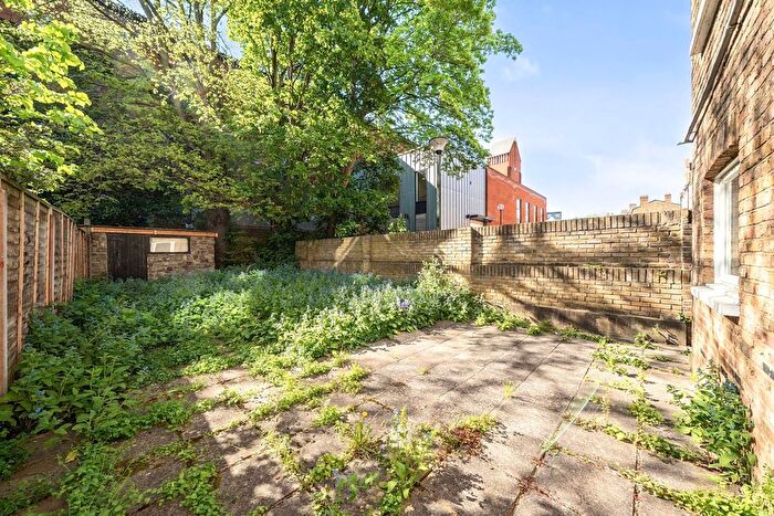 2 Bedroom Flat To Rent In Oxford Road, Ealing Broadway, London, W5