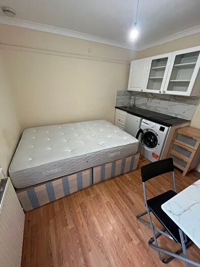 Studio To Rent In Hammersmith Road, London, W14