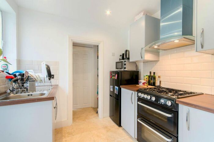 1 Bedroom Flat To Rent In Victoria Road, Queen's Park, London, NW6