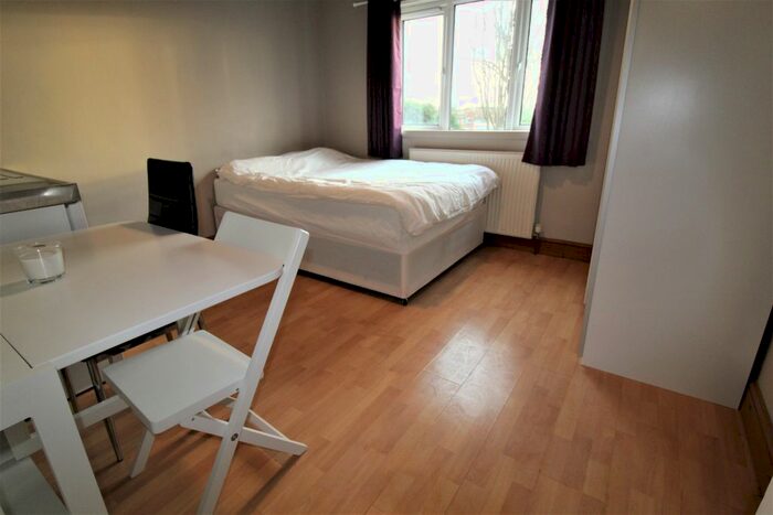 Studio To Rent In Burnley Road, Dollis Hill/Willesden, NW10