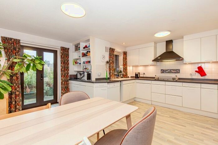 3 Bedroom Town House To Rent In Shirelake Close, Oxford OX1