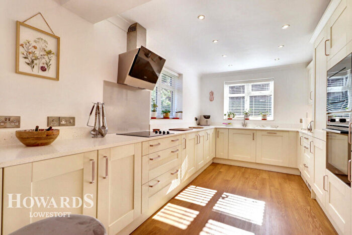 5 Bedroom Detached House For Sale In Rookery Close, Lowestoft, NR33
