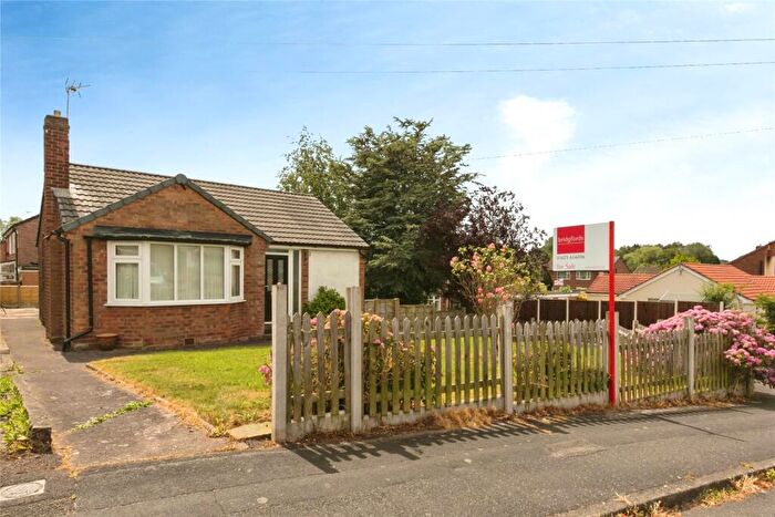 2 Bedroom Bungalow For Sale In Chiltern Avenue, Macclesfield, Cheshire, SK11