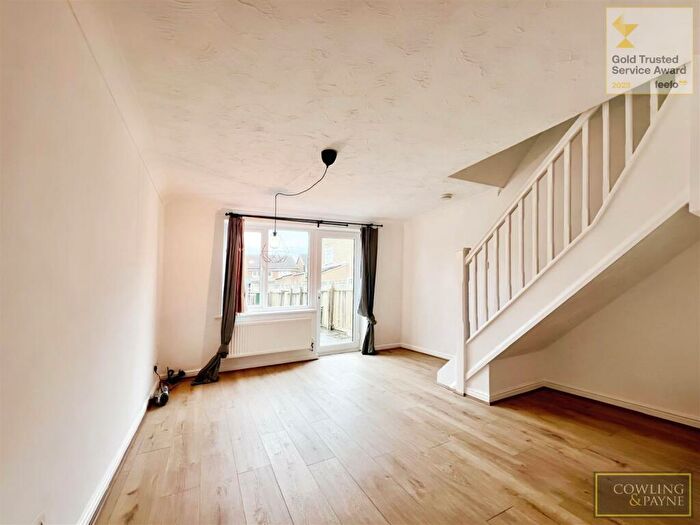 2 Bedroom End Of Terrace House To Rent In Lennox Drive, Wickford, SS12