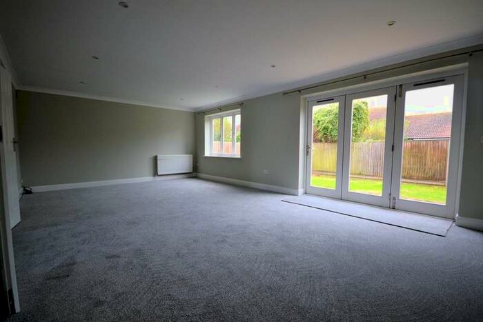 5 Bedroom Detached House To Rent In Hythe Road, Dymchurch, TN29