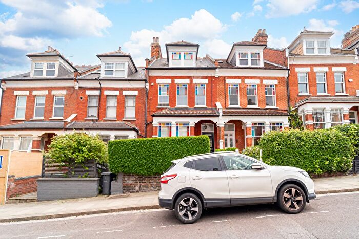 2 Bedroom Flat For Sale In Glebe Road, Crouch End, N8