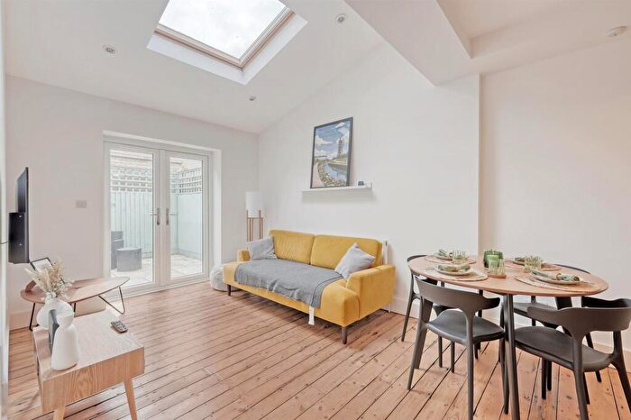 2 Bedroom Maisonette To Rent In Douro Street, E3