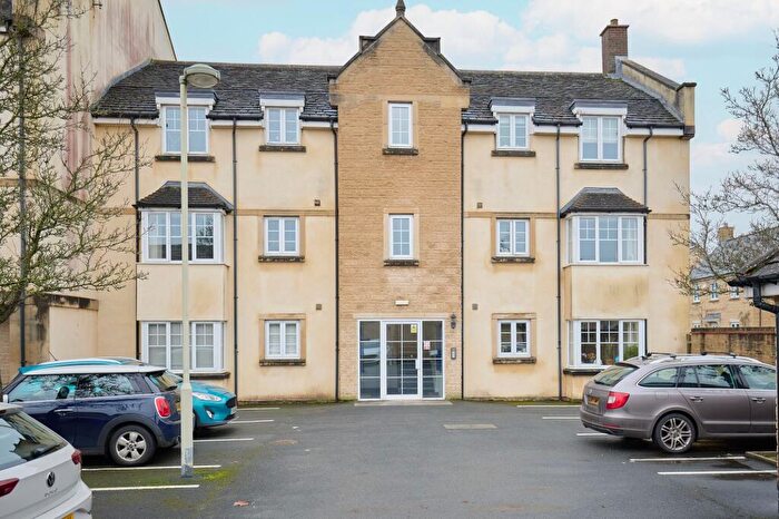 2 Bedroom Flat To Rent In Woodley Green, Woodley House, OX28