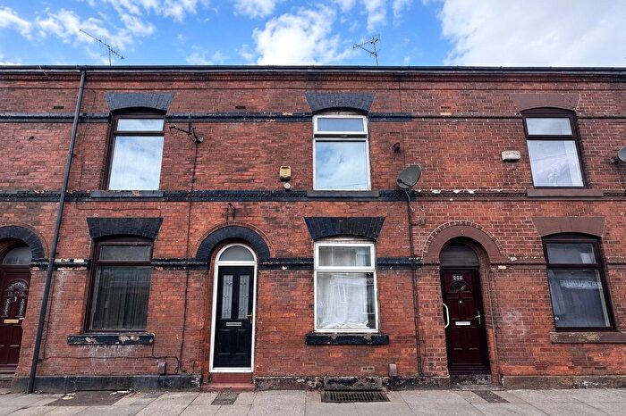 4 Bedroom Terraced House For Sale In Oldham Road, Lowerplace, Rochdale, Greater Manchester, OL11