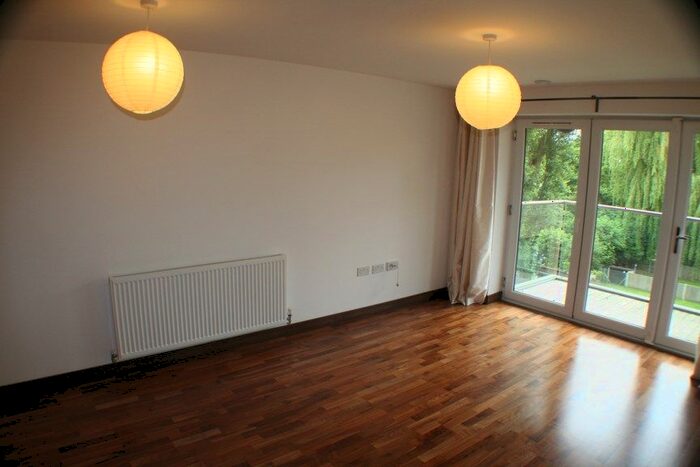 1 Bedroom Flat To Rent In Kings Mill Way, Denham, UB9