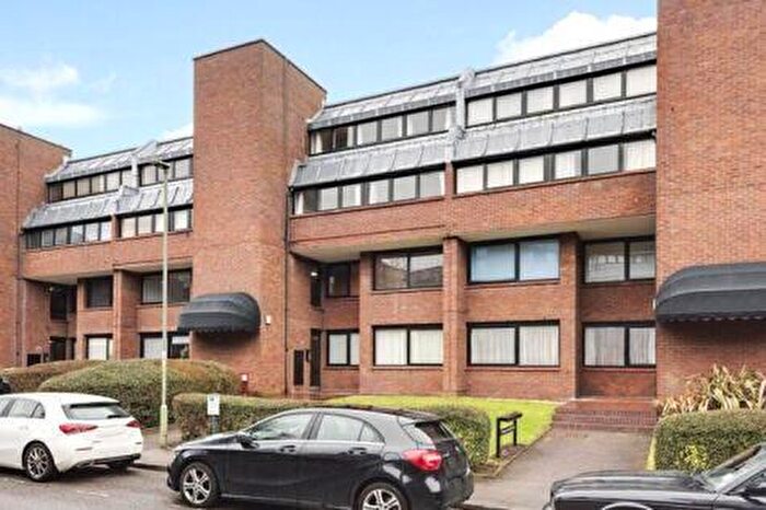 2 Bedroom Flat For Sale In London, NW11