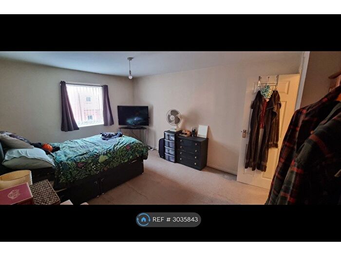2 Bedroom Flat To Rent In Old Town, Swindon, SN1