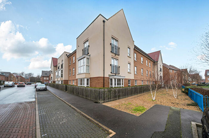 2 Bedroom Apartment For Sale In Design Drive, Dunstable, Bedfordshire, LU6