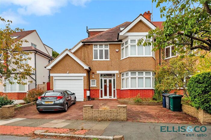 5 Bedroom Detached House For Sale In Claremont Park, Finchley, London, N3