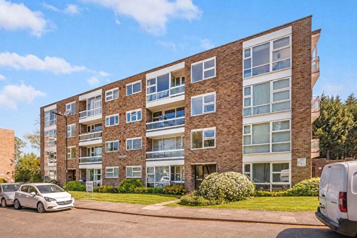 2 Bedroom Property For Sale In Malvern Way, Ealing, W13