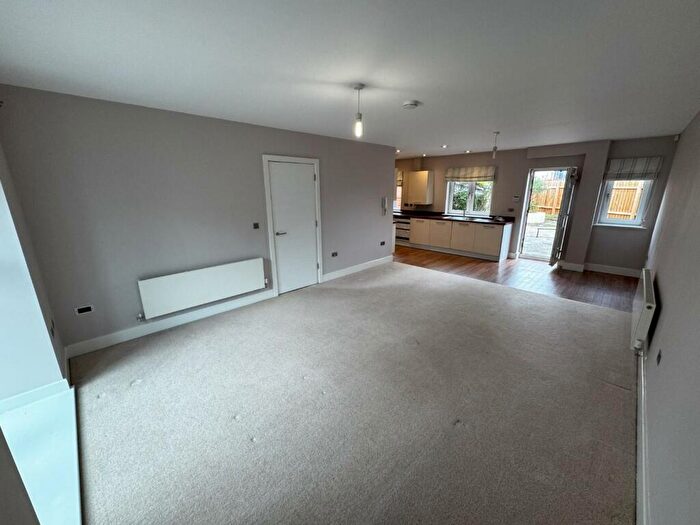 2 Bedroom Town House To Rent In Greenfield Road, Harborne, B17