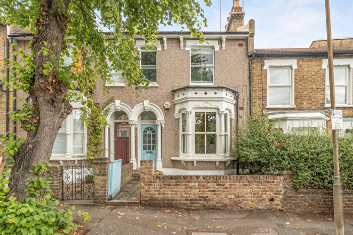 3 Bedroom Duplex For Sale In Humber Road, London, SE3