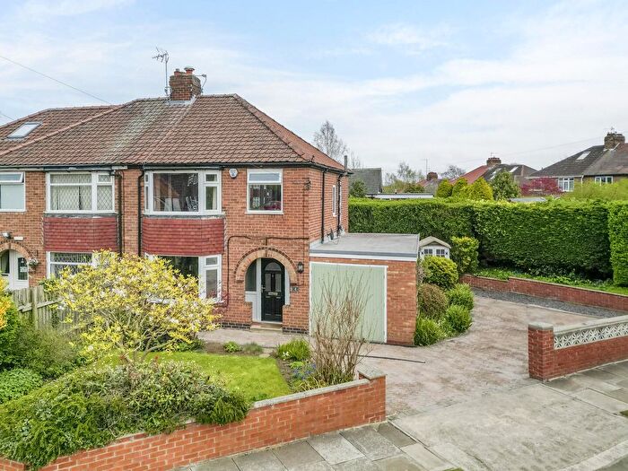3 Bedroom Semi Detached House For Sale In Howe Hill Close, York, YO26