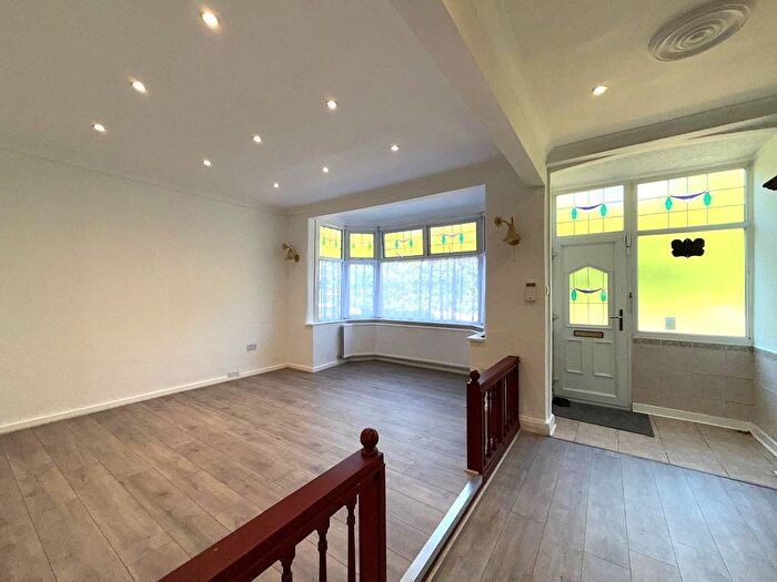 4 Bedroom Semi-Detached House To Rent In Woodford Avenue, Ilford, IG4