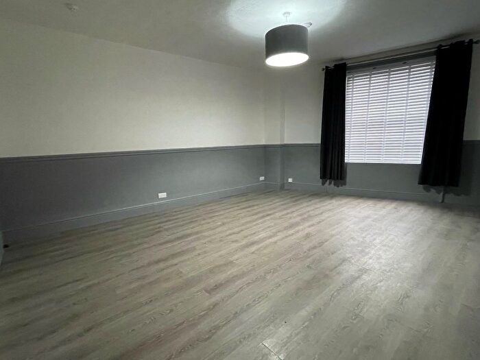 Studio To Rent In Upper High Street, Taunton, TA1