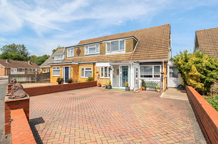 4 Bedroom Semi-Detached House For Sale In St James Close, Queensfield, Swindon, SN2