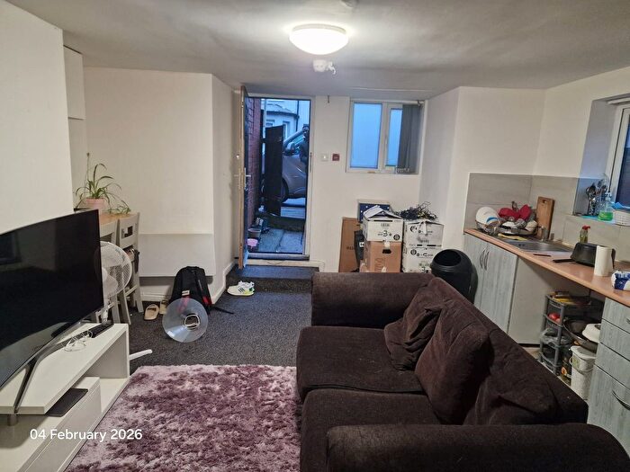 1 Bedroom Flat To Rent In Stratford Terrace, Leeds, LS11