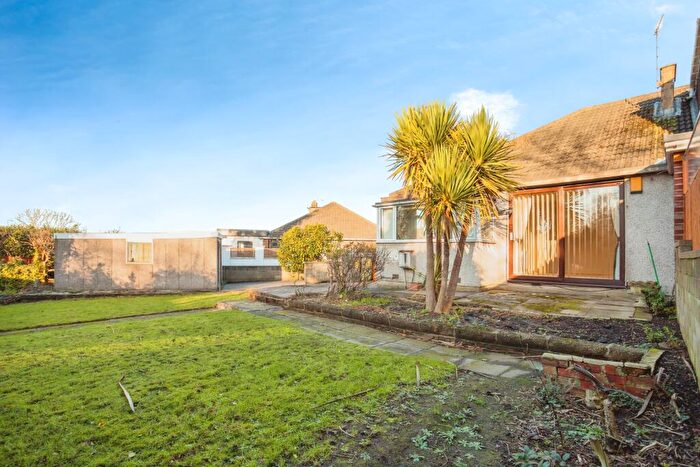 2 Bedroom Bungalow For Sale In Lulworth Avenue, Leeds, LS15