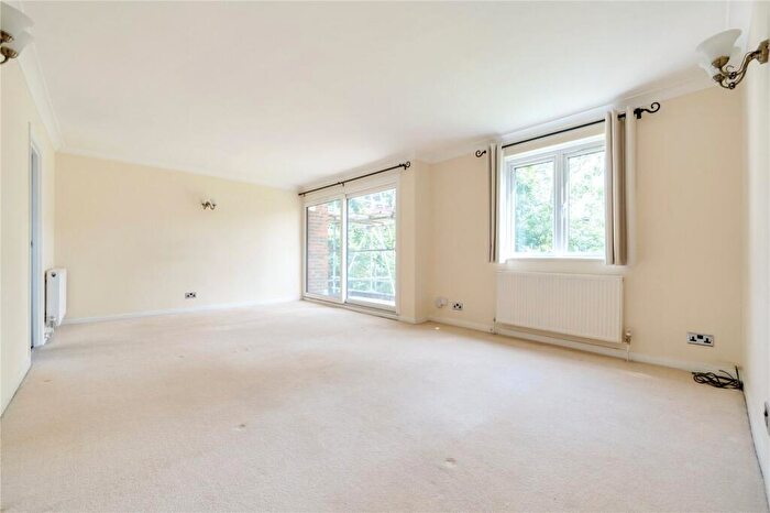 2 Bedroom Flat To Rent In Chestbrook Court, Forsyth Place, Enfield, EN1