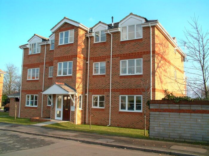 2 Bedroom Apartment To Rent In Bedroom Apartment St Floor In Farnborough, GU14