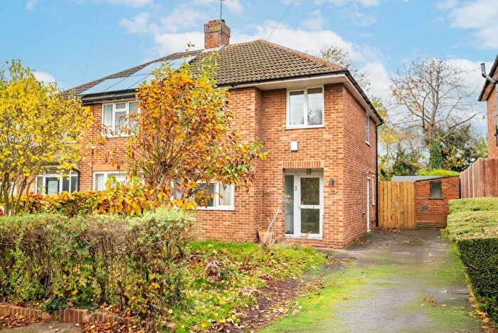 3 Bedroom Semi-Detached House For Sale In Watford Road, St. Albans, Hertfordshire, AL2