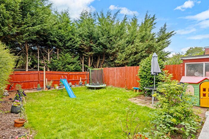 2 Bedroom Maisonette For Sale In Crewes Lane, Warlingham, CR6