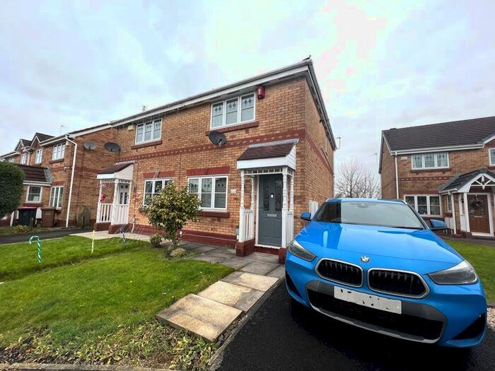 3 Bedroom Semi-Detached House To Rent In Hinchley Way, Pendlebury, Swinton, Manchester, M27