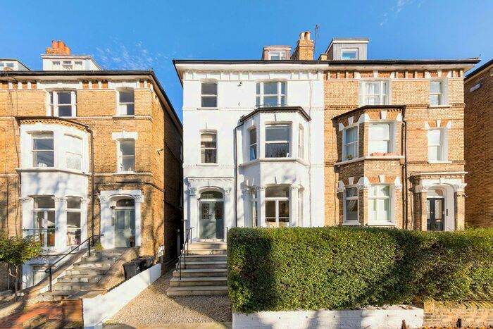 2 Bedroom Flat To Rent In Cardigan Road, Richmond, TW10