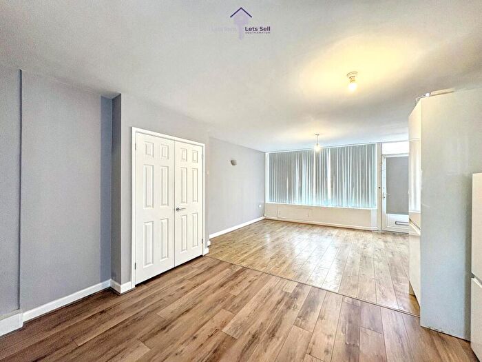 2 Bedroom Flat To Rent In Portswood Road, Southampton, SO17