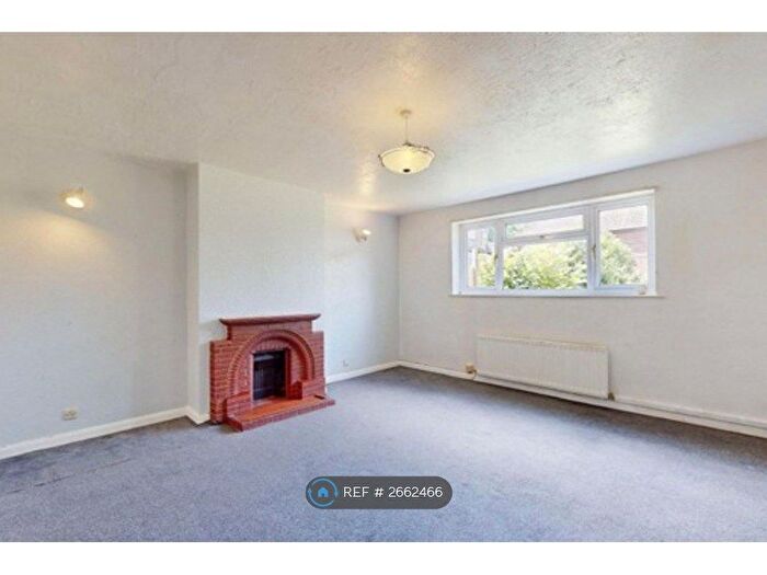 2 Bedroom Maisonette To Rent In Lismore Close, Isleworth, TW7