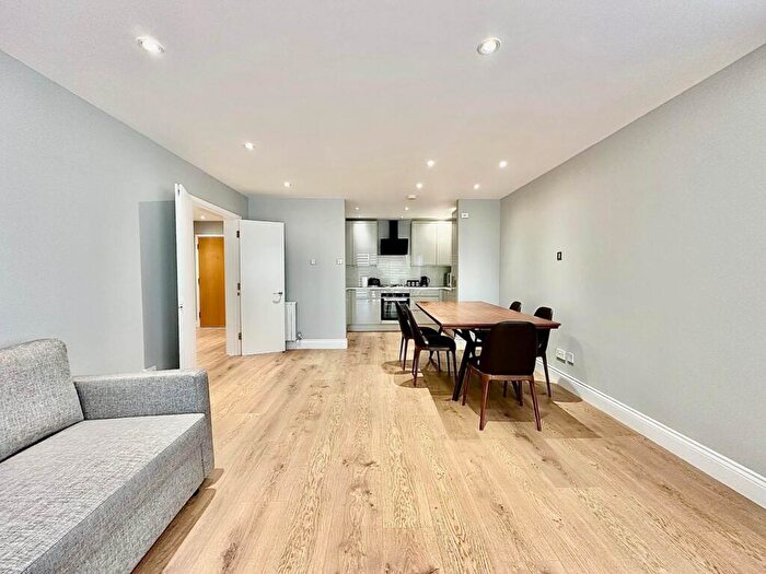 3 Bedroom Flat To Rent In Westferry Road, London, E14