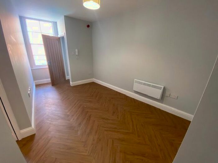 2 Bedroom Flat To Rent In Market Street, York, North Yorkshire, YO1
