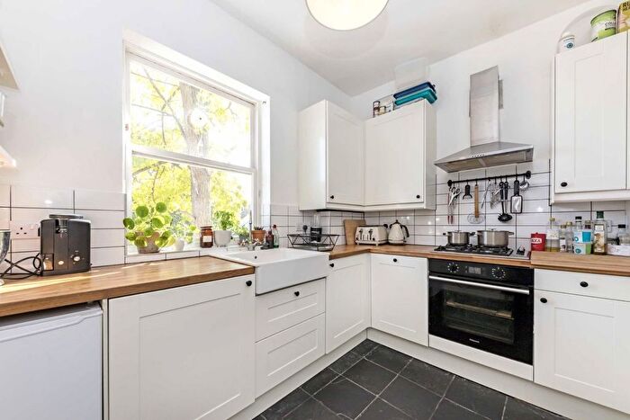 2 Bedroom Flat To Rent In Amyand Park Road, Twickenham, TW1