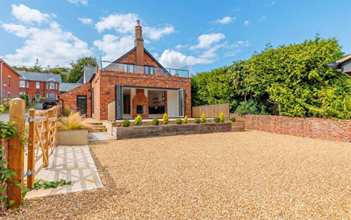 4 Bedroom Semi-Detached House To Rent In Clatterford Road, Newport, PO30