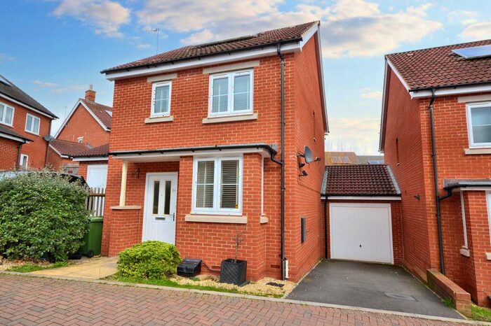 3 Bedroom Link Detached House To Rent In Drovers Way, GL18