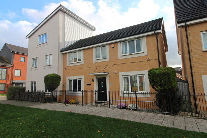 3 Bedroom Semi Detached House For Sale In Longships Way, Reading, RG2