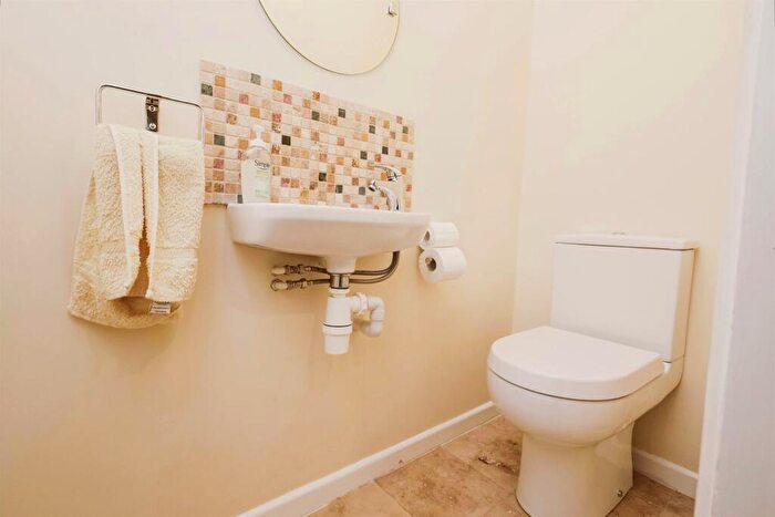 3 Bedroom Semi-Detached House For Sale In Woodford Avenue, Birmingham, B36