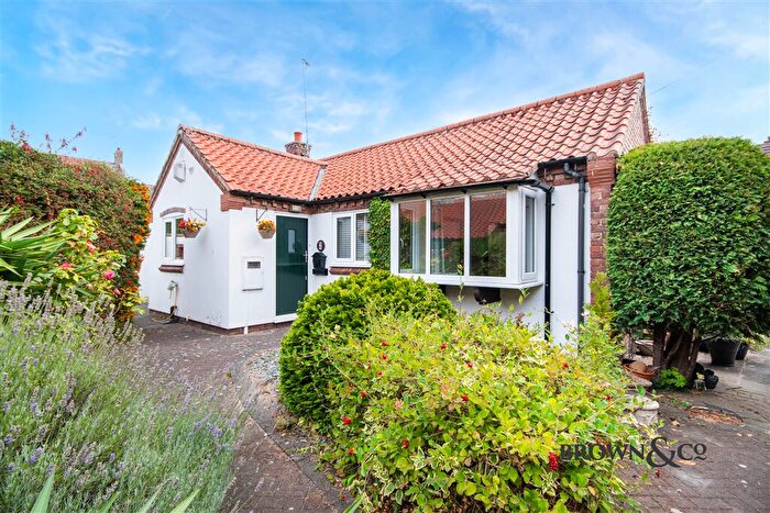 2 Bedroom Detached Bungalow For Sale In Appleyard Cottages, Everton, Doncaster, South Yorkshire, DN10