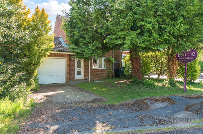 3 Bedroom Detached House For Sale In Salisbury Close, Alton, Hampshire, GU34