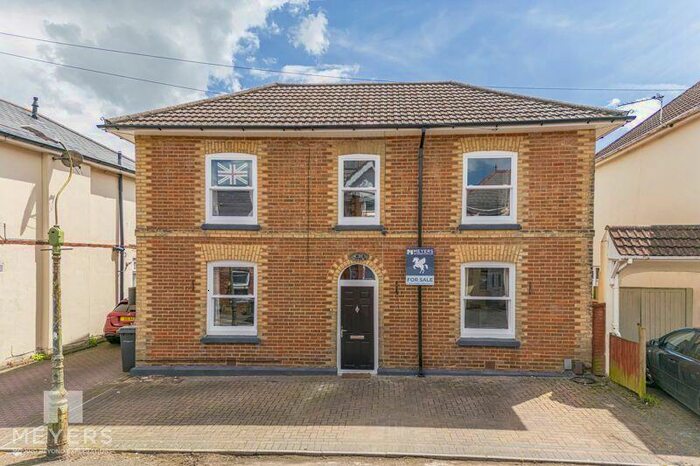 5 Bedroom Detached House To Rent In Darracott Road, Bournemouth, BH5