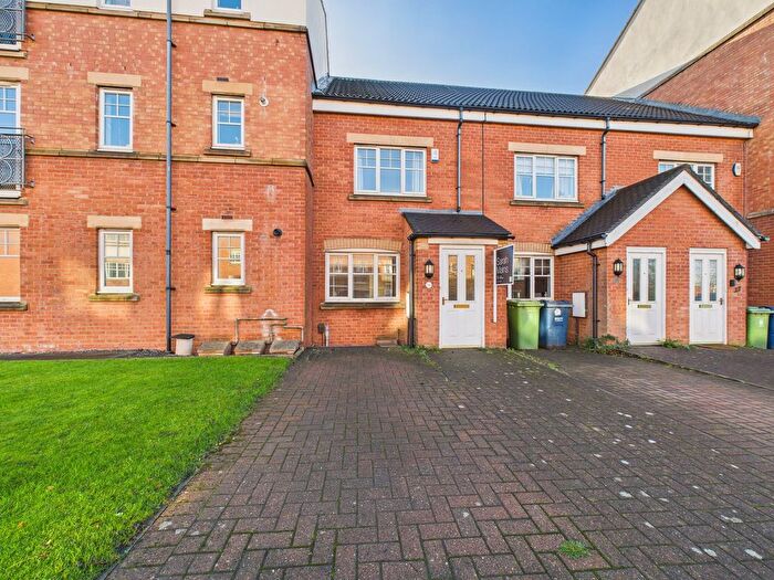 3 Bedroom Terraced House For Sale In Redgrave Close, St James Village, Gateshead, NE8