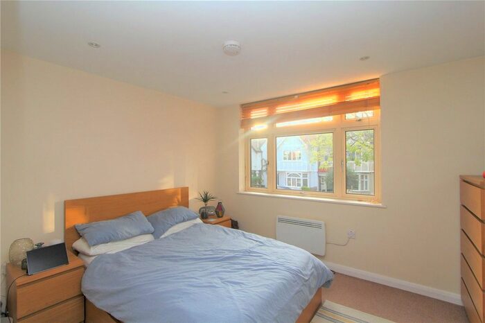 2 Bedroom Flat To Rent In Cumberland Road, Acton, London, Uk, W3